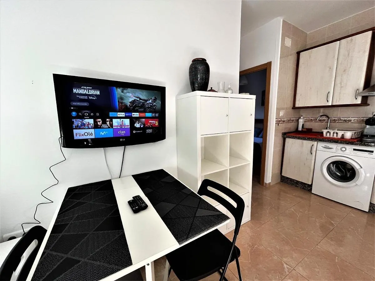 Nuc - 2 Dormitorios - Wifi - Terraza Exterior - 100 Metros Playa La Carihuela トレモリノス アパート