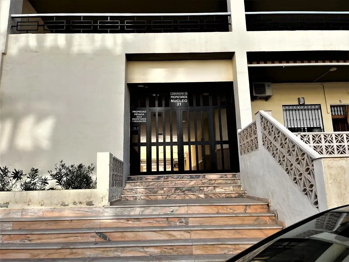 Nuc - 2 Dormitorios - Wifi - Terraza Exterior - 100 Metros Playa La Carihuela トレモリノス